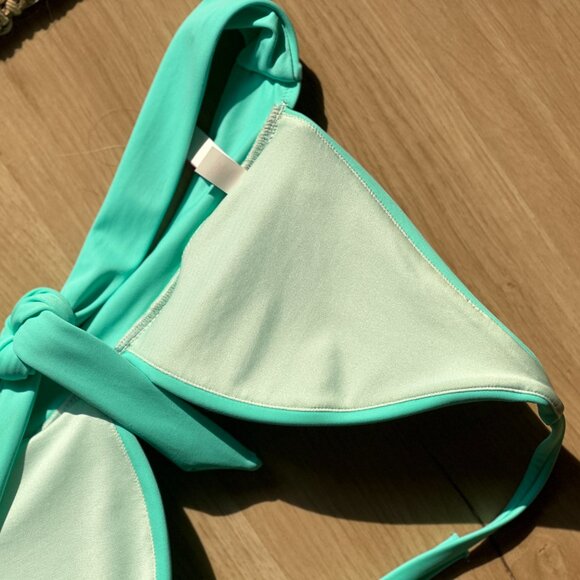 *Victoria’s Secret Turquoise Plunge Halter Bikini Top - Picture 4 of 6